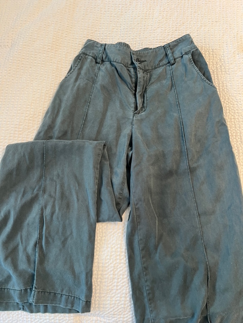 Women’s Classic Straight-Leg Pants in Distressed Dark Green